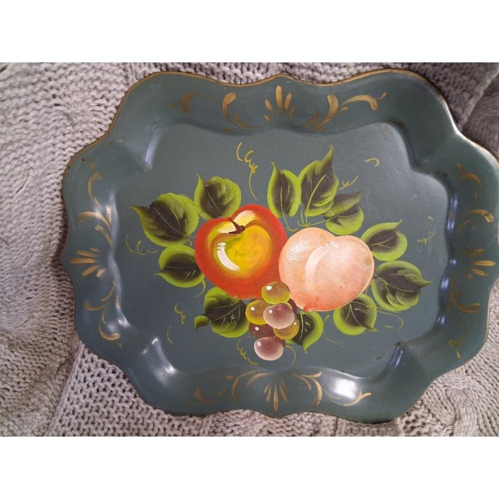 Vintage Green Toleware Nashco Scalloped Serving Tray With Hand-Painted Fruit & G